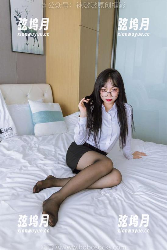 BoBoSocks袜啵啵-苏苏 BoBoSocks袜啵啵 - 随便一脚——那双运动鞋下藏着的苏苏小秘密(写真+图册)