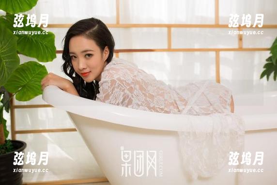 GIRLT果团网 - 酸酱兔的圣诞私拍套图，甜中带点咸