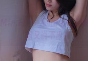 吊带，Min.E(민이)的图包让人想说点啥，但又说不出来