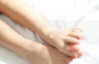 ROSI – 恋恋的美腿写真，下载完咱就不说“腿好”了，咱说“腿完美”！