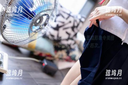 借助草莓内裤与灯笼裤，Seoyool(서율)的恶棍形象令美图स्क्रीन上的OOTD直接上升了一个档次。