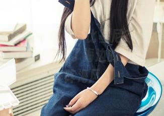 TouTiao头条女神 – 比基尼？娜依灵儿的定制写真让我想到了海边的沙滩，还有那阵阵海风。