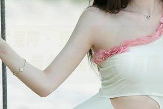 UGirls尤果网 – 夏雨桐与“死库水”的微妙关系，带你浏览这些写真图片！
