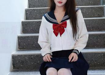 Xiuren秀人网 – Emily顾奈奈酱原图特辑：蕾丝与丝袜的日常小趣味