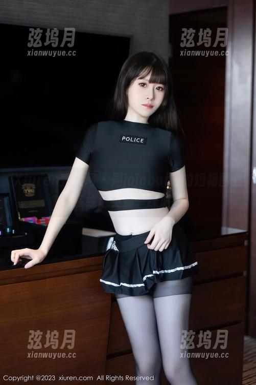 Xiuren秀人网 - 周jojobaby的短裙图集：在线遇见那一抹清新！