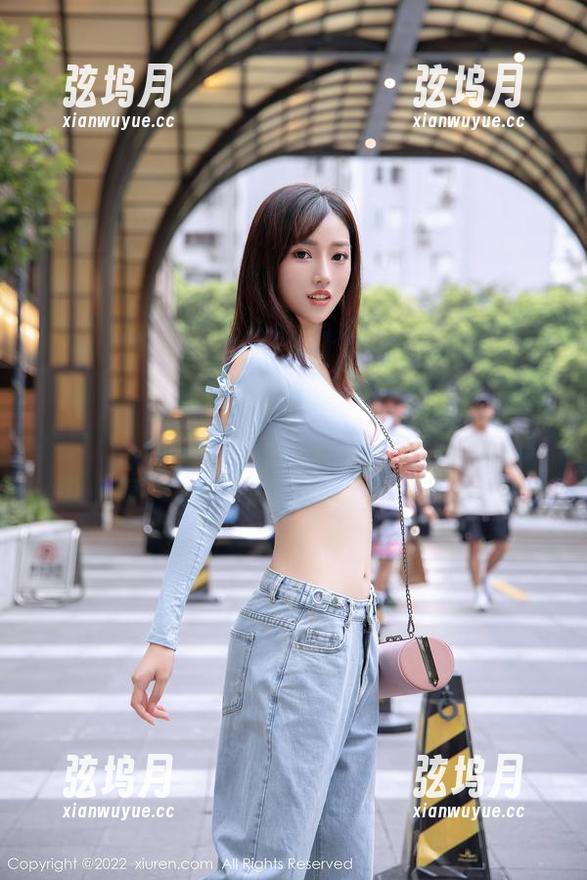 Xiuren秀人网 - 姗姗就打奥特曼的剧情观：原图中的私房小知识，没想到这图里的表情和我在镜子前的差不多诶！