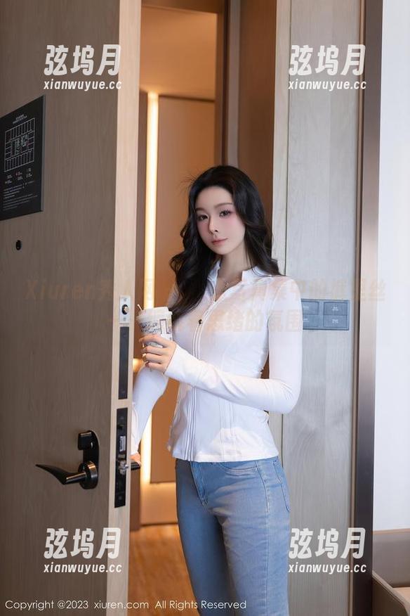 Xiuren秀人网 - 婠婠么写真集中的裤里丝——缠绕着思绪的氛围