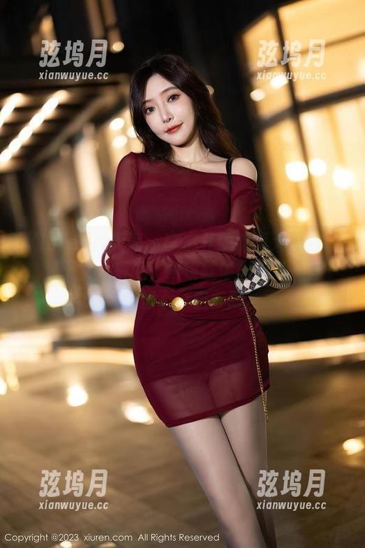 Xiuren秀人网 - 李宓儿的眼镜大作共享，对于女人来说，眼镜就像高跟鞋一样，好看但不一定舒服。