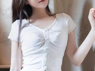 Xiuren秀人网 – 行走在厦门，王馨瑶yanni的最新写真，大概是找到了拍照的新舞步？