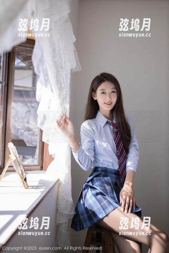 Xiuren秀人网 - 白小喵的吊带美图，你要不要尝尝这种风味？