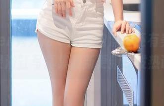 Xiuren秀人网 – 除了泡澡，还有美：赵万灵浴缸写真集最新更新引发热议。