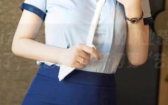 YouMi尤蜜荟 – Lingyu的职业装私拍，老板来了，我能把工作干得更‘艺术’！