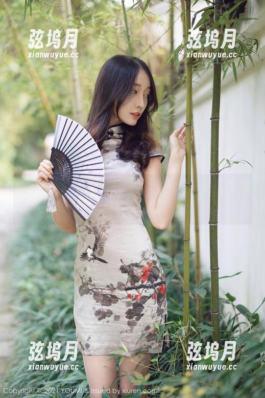 YouMi尤蜜荟 - 朱可儿Flora：女王气质随便摆，高清照片跟我走！