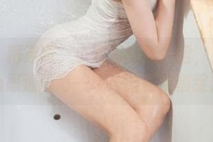 丽柜 – 精选啊,小智贤的连衣裙,那小小的心思透过每一缕布料在悄悄绽放。