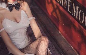 乖乖衣宝,那张清纯的照片让我想起了校园的男生,懵懂却又无处安放的感情。