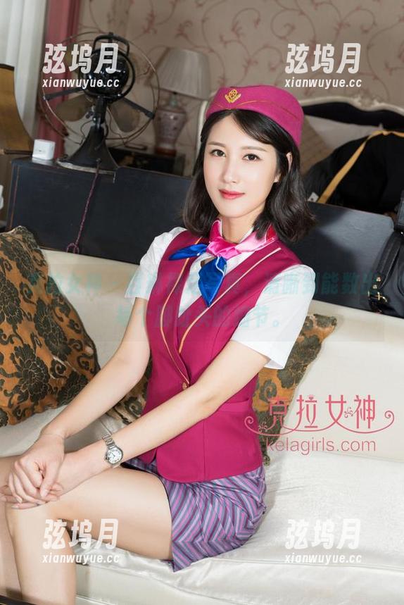 克拉女神 - 百琳裸足写真，清晰到能数出每个脚趾头的细节。