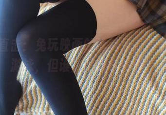 在线直击：兔玩映画的泳池风光，虽说去游泳，但谁注意我在偷看？