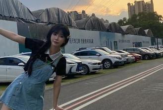 大肉丸Amiee少了点少女气,但她的图包让你重温青春:分享的姿势太迷人了!