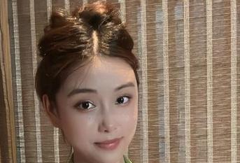 微密圈 – 当奶雯穿上秘书制服，整个办公室都开始有戏了！抓紧获得这套图资源吧！