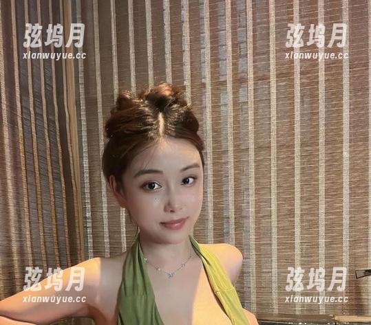 奶雯 微密圈 - 当奶雯穿上秘书制服,整个办公室都开始有戏了!抓紧获得这套图资源吧!