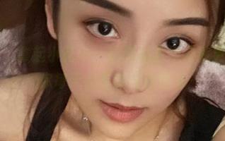 微密圈 – 拿起小花伞，奶雯的墨绿内裤更新，让你每天都有新理由逗乐