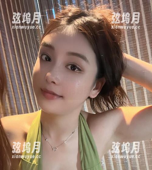 奶雯 微密圈 - 奶雯在花瓣间,定制写真早已进化成时尚通行证。