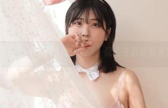 宋哈娜(송하나)带你进灰色的梦，像是在旧电影里漫游。