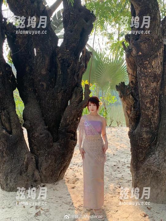 宝儿mysterial女王写真，图包里的每一张都是暗示，哈哈！