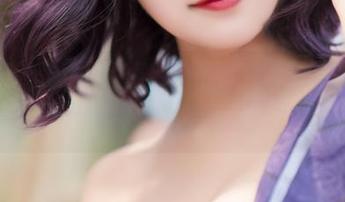 小仓千代w图集更新：那件旗袍在烟雾里好像变得更加绮丽，但我还没看明白…