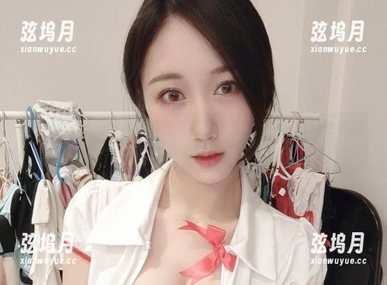 微密圈 - 小玉吃果冻的比基尼私房秀，原图竟有这么多的小趣味！