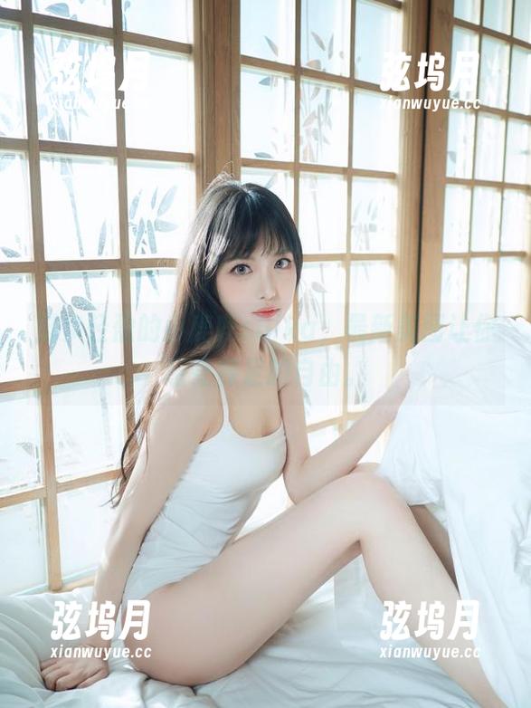 脚步轻盈的小鹿鹿shika，最新美图让你感受裸足的自由。