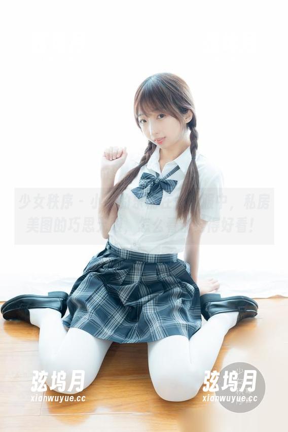 少女秩序 - 小小的乐栀在体操服中，私房美图的巧思无限，怎么看都觉得好看！