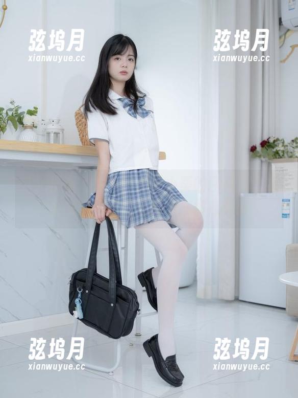 少女秩序 - 随手拎出“小葵的网袜”合集，结果发现完美壁纸的定义彻底颠覆了。