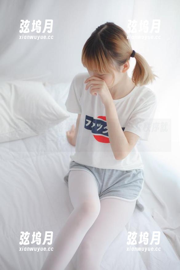 免费白丝棕格裙图集在这里！少女秩序就像一杯清咖啡一样回味无穷