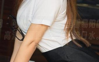 尤果网 – 可怜我只能在这里看易阳的运动，高清画面更是让人直流口水。