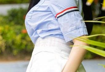 尤蜜荟 – 当美图区分资源时，lingyu69的自拍来打破界限！