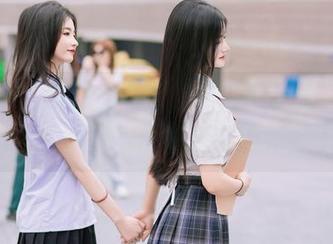 尤蜜荟 – 我就偏偏在这吊带写真里，被张思允Nice的气质折射得心绪万千。