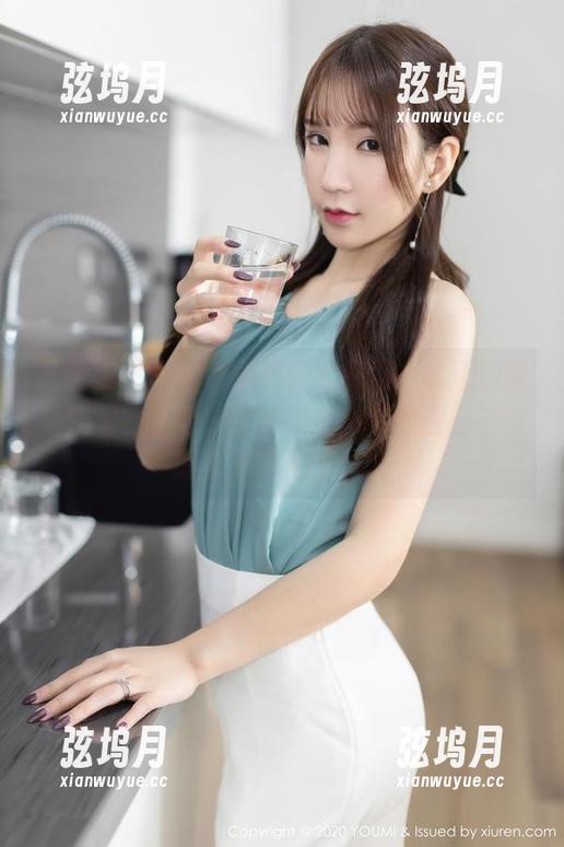 尤蜜荟 - 拿着黄乐然的礼服照，谁还能保持淡定？这可是那种谁都想摆放在自己电脑背景的美图啊。