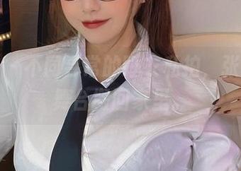 微密圈 – 不同寻常的睡衣私拍，张思允把舞台搬回家里。