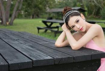 推女神 – 高清JK套图，程彤颜让你一边自我反省一边心痒痒！