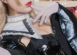 白天鹅的优雅不解释,杏子夫人又一次用美图挑战我们的审美极限。