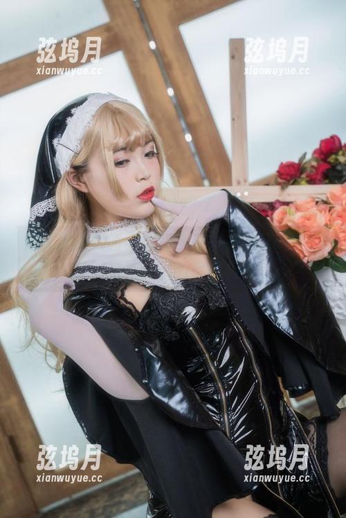白天鹅的优雅不解释，杏子夫人又一次用美图挑战我们的审美极限。