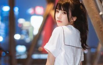 图片里的桜桃喵，条纹毛衣穿得我都想一早滚到床上！