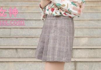 梦丝女神 – 校服合集听上去很平常,乔儿的网盘能把它变得不普通。