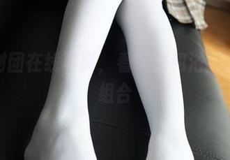 森萝财团在线写真，看校服和浴缸的搞怪组合
