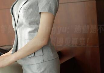 模范学院 – 就问Lingyu：瑜伽是不是应该无圣光？原图见真章！