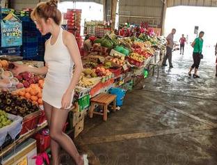 爱丝 – 珍稀图包，灰丝下隐藏的心事——何冉的写真