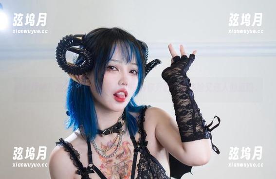 黑丝探险！狐洛洛子在最新套图中为你开辟一条尴尬又迷人的道路。