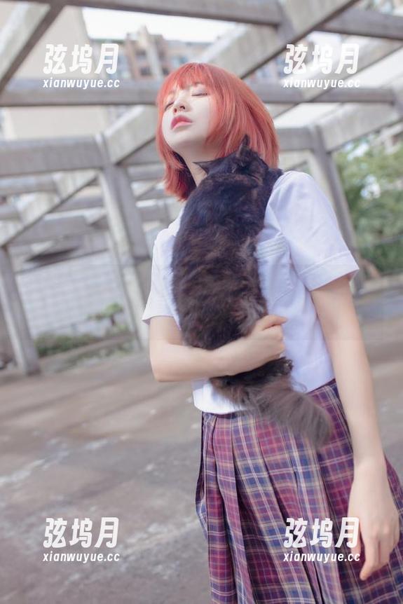 疯猫ss 美图新体验,疯猫ss在死库水中摇曳的影子