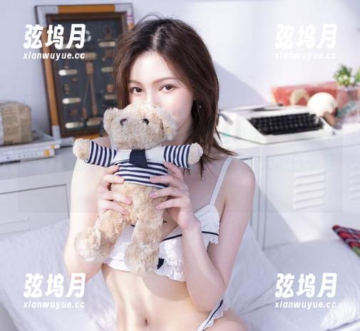 假如白露Bululu的泳衣美图会说话，它一定在说：“别让我待在衣柜里，我还有大把日子要闪耀！”
